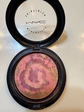 MAC Star Wonder Mineralize Blush Highlighter -